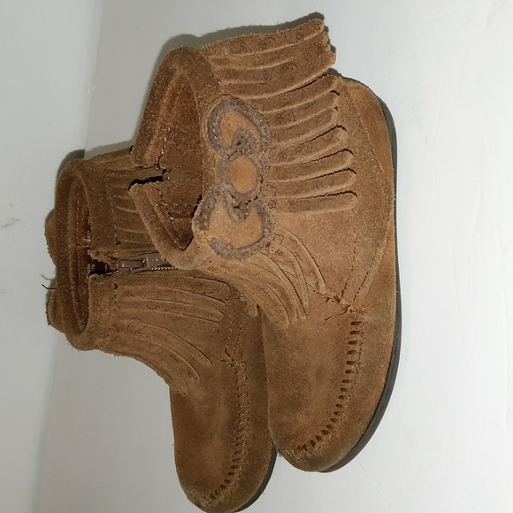 Minnetonka sanrio hello kitty girls moccasins - Picture 1 of 11